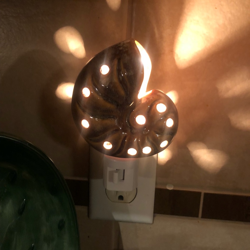 Sea Shell Ceramic Night Light - Picture 2 of 5